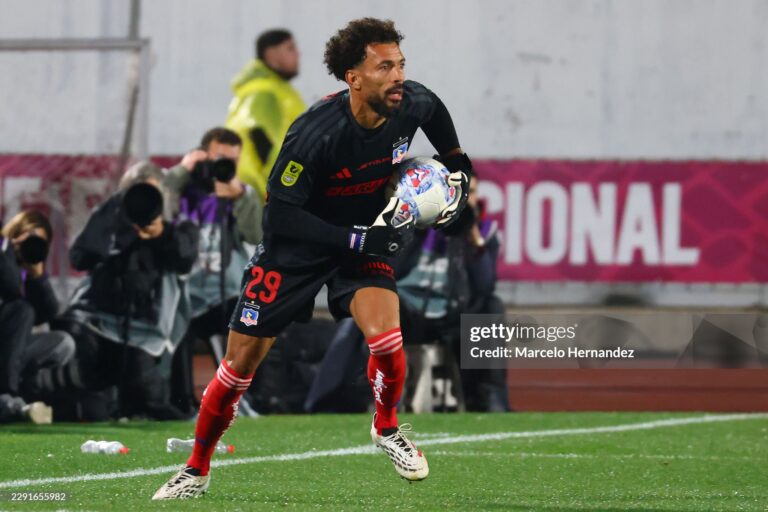 Vozinha finally makes Colo Colo debut